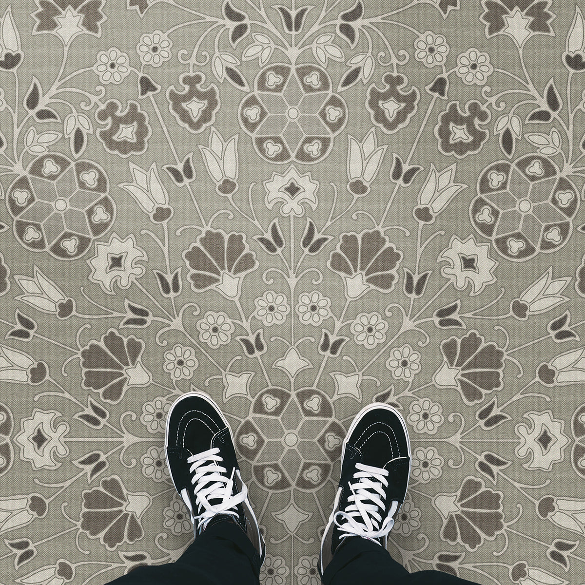 Vintage Vinyl Rug - Arabesque Bloom - Misty Graphite