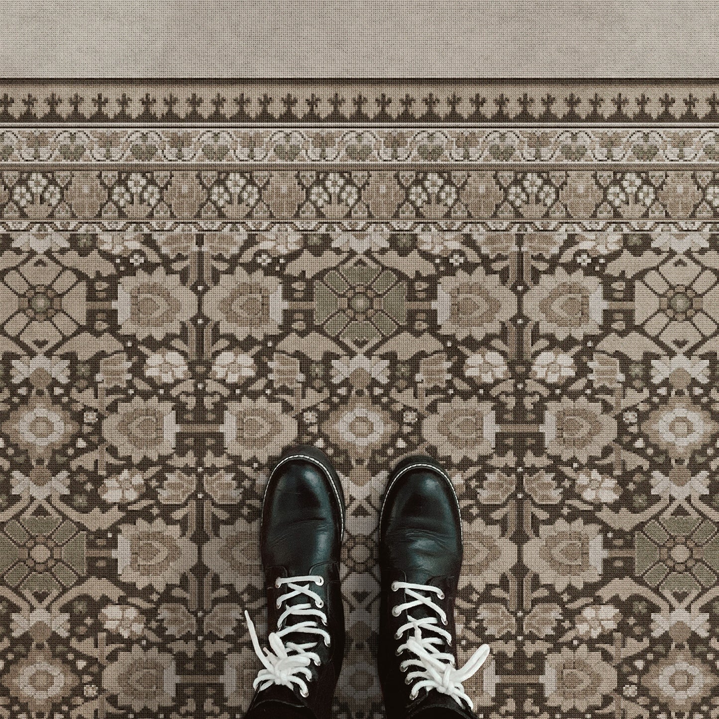 Vintage Vinyl Rug - Promenade - Wondrous Vistas